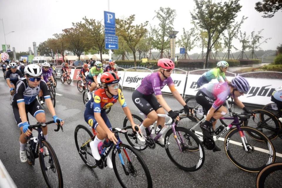 WzWeA, bt, bt WzWeA, bt, bt